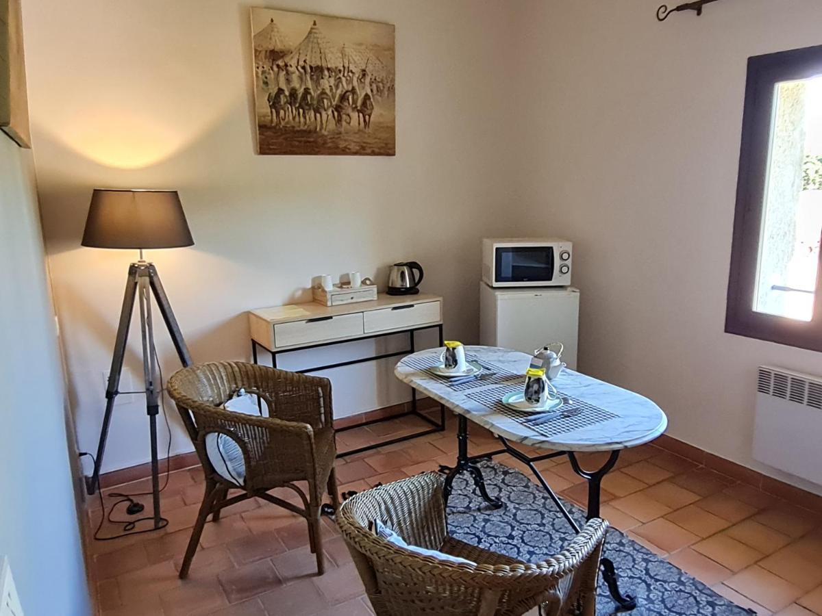 Hotel Domaine La Condamine Crillon-le-Brave Esterno foto