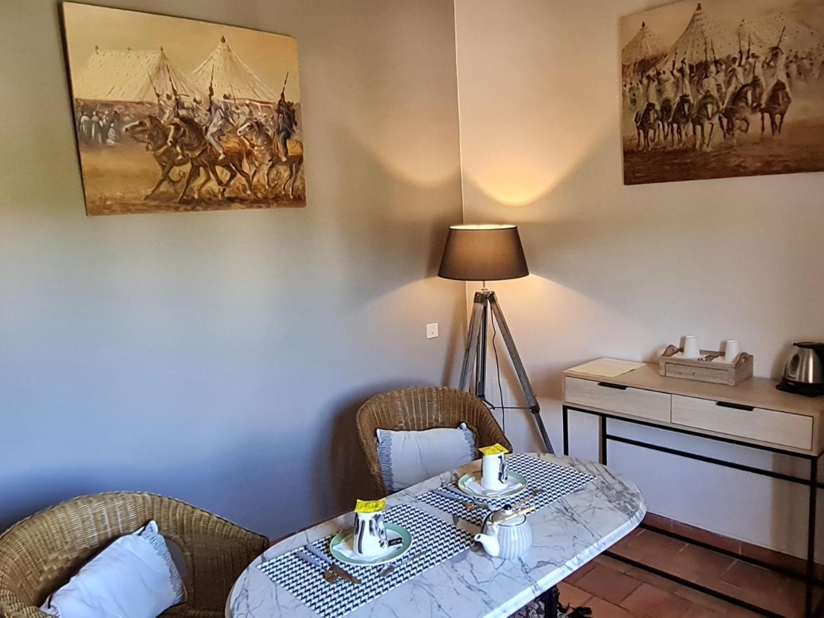 Hotel Domaine La Condamine Crillon-le-Brave Esterno foto