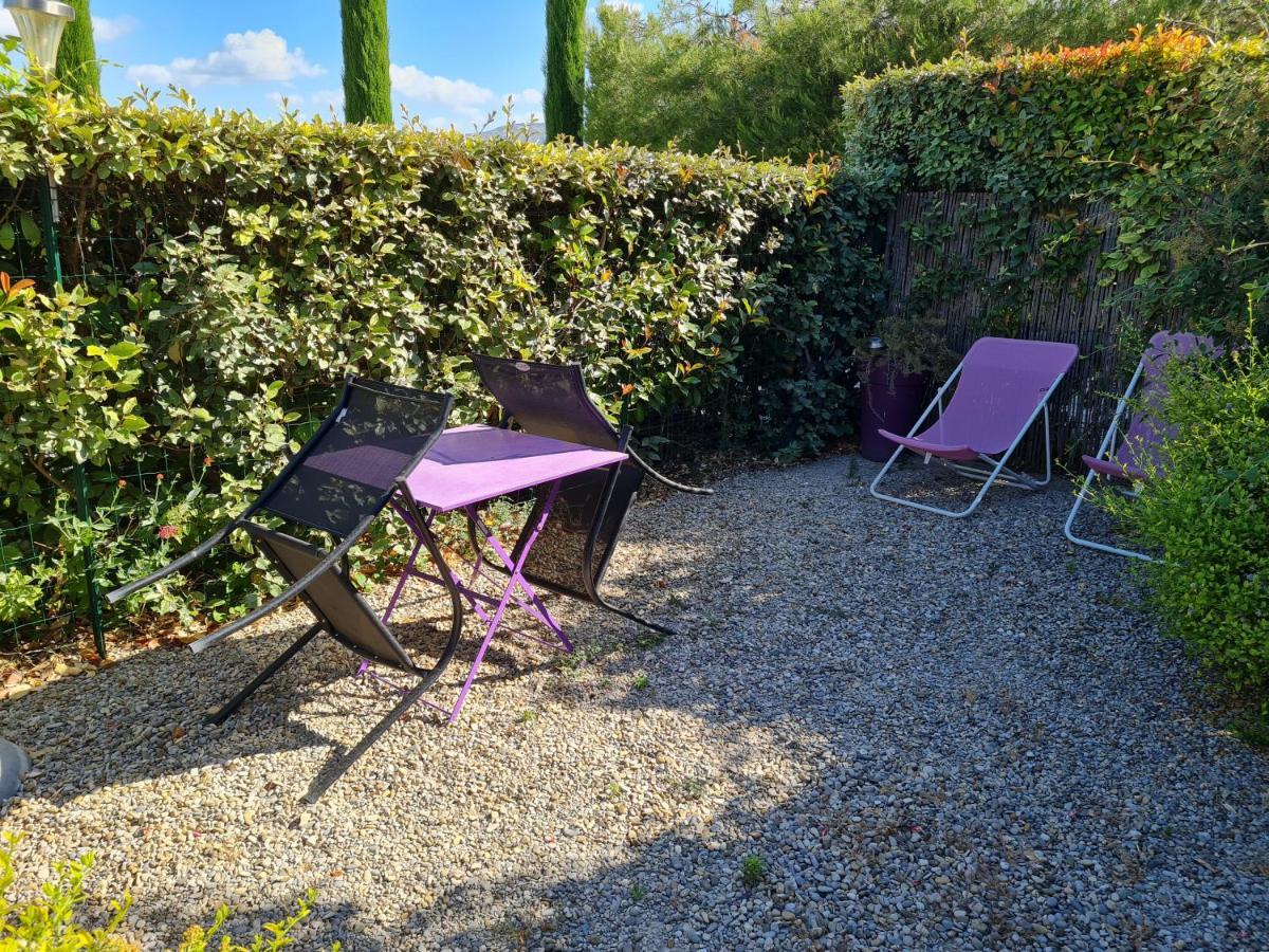Hotel Domaine La Condamine Crillon-le-Brave Esterno foto