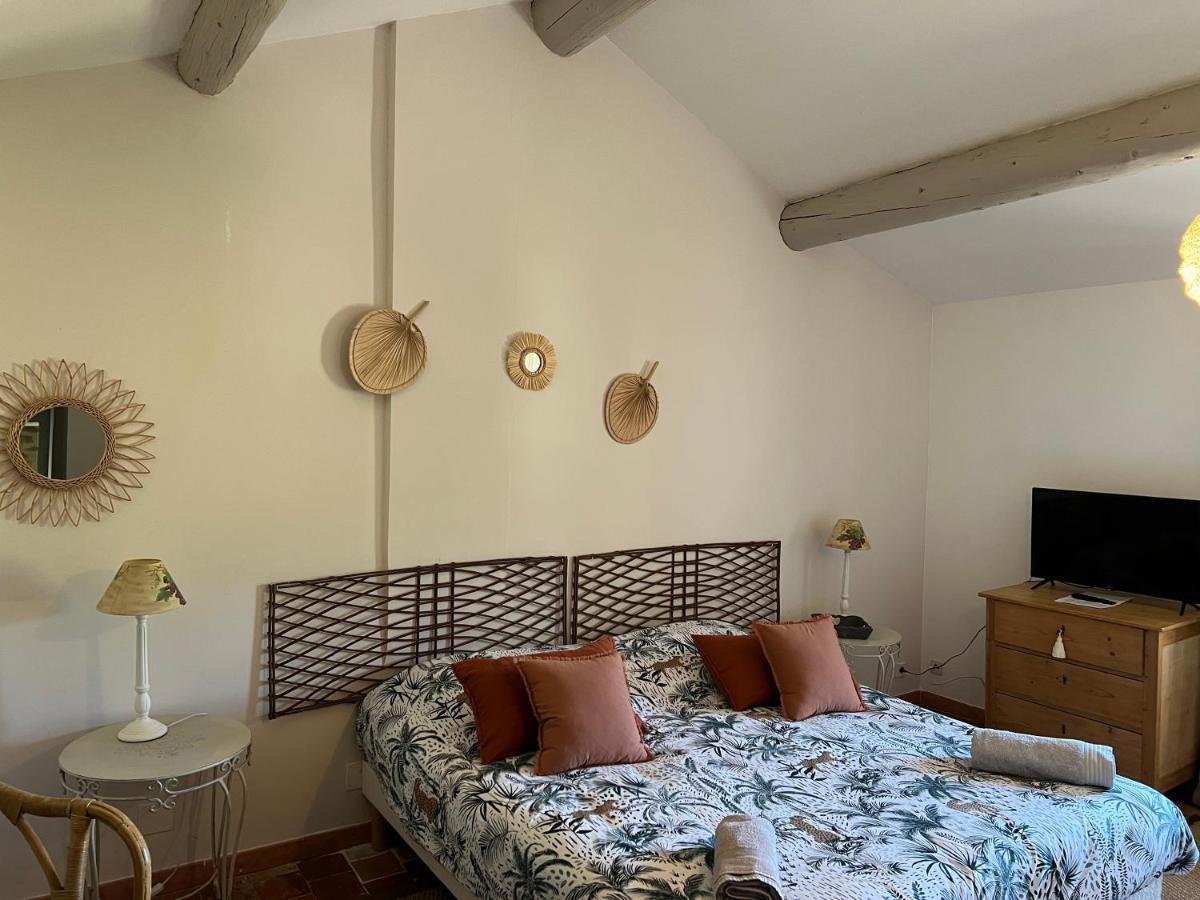 Hotel Domaine La Condamine Crillon-le-Brave Esterno foto